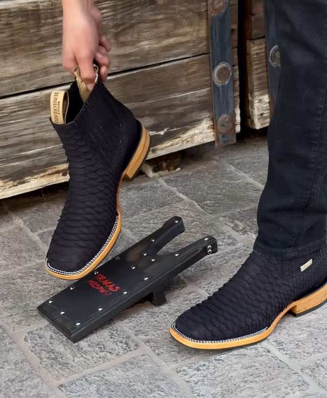 Genuine leather crocodile boots
