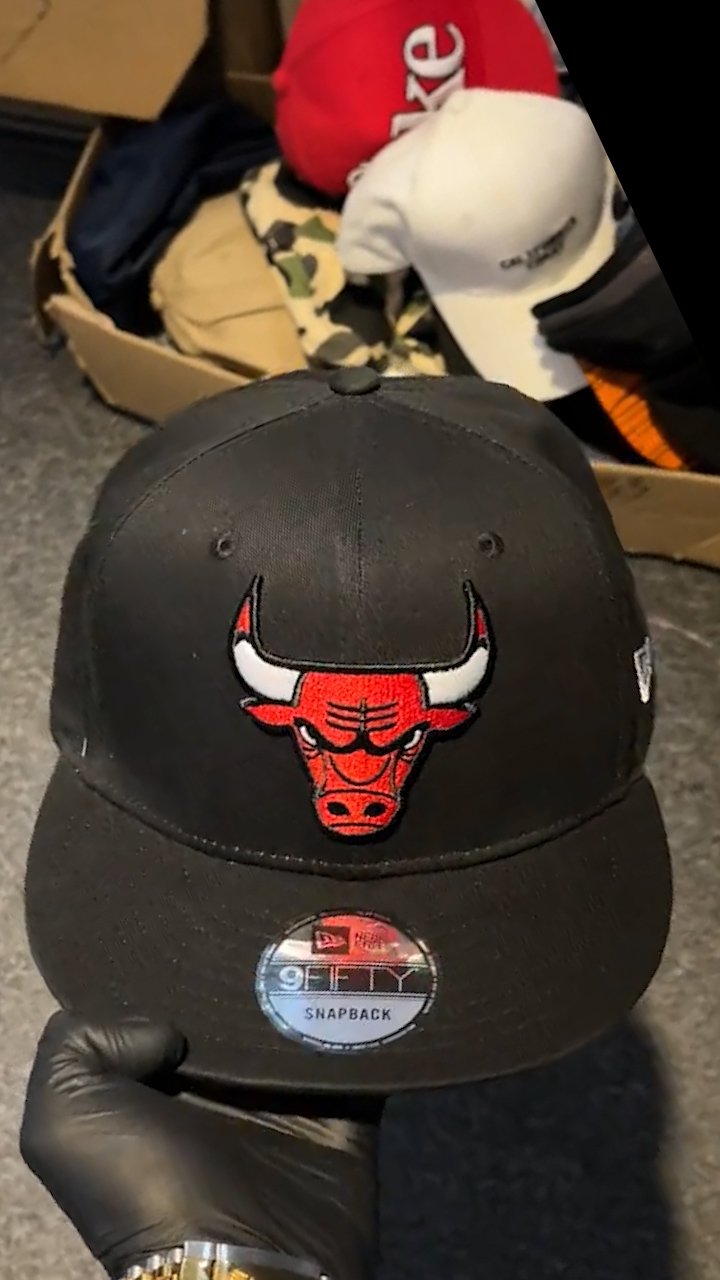 Red bullfight rose embroidered peaked cap