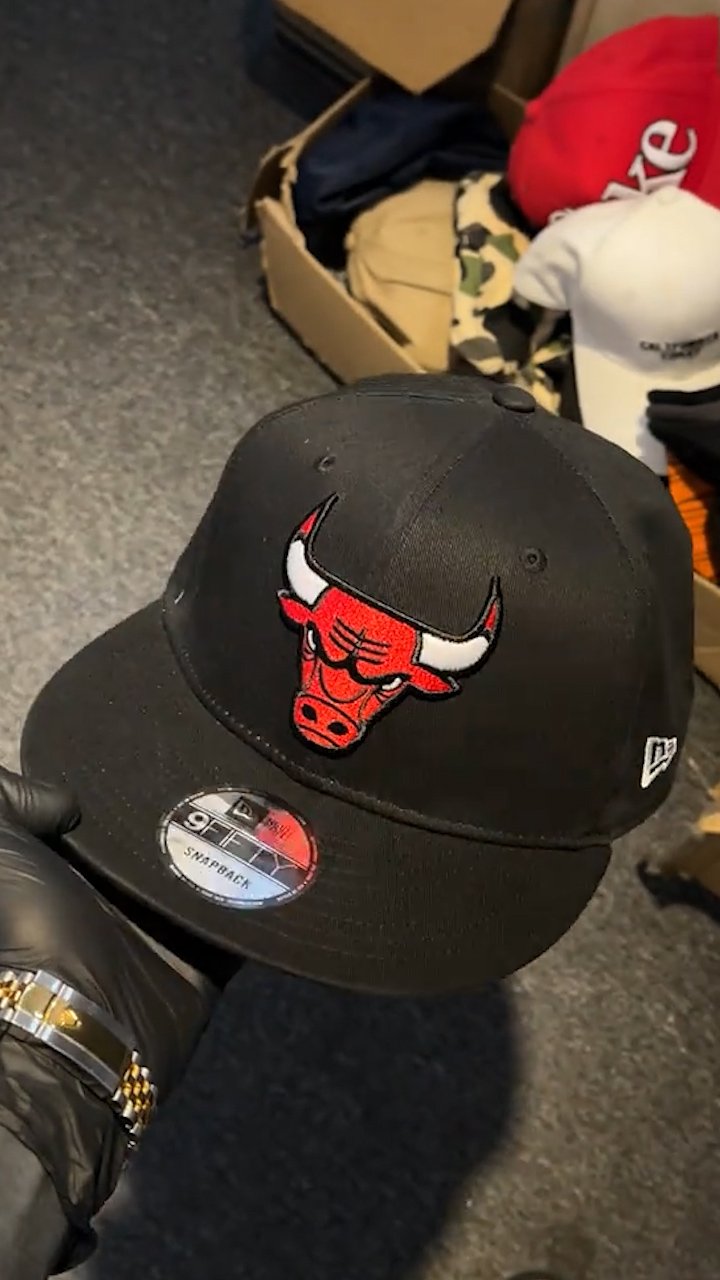 Red bullfight rose embroidered peaked cap