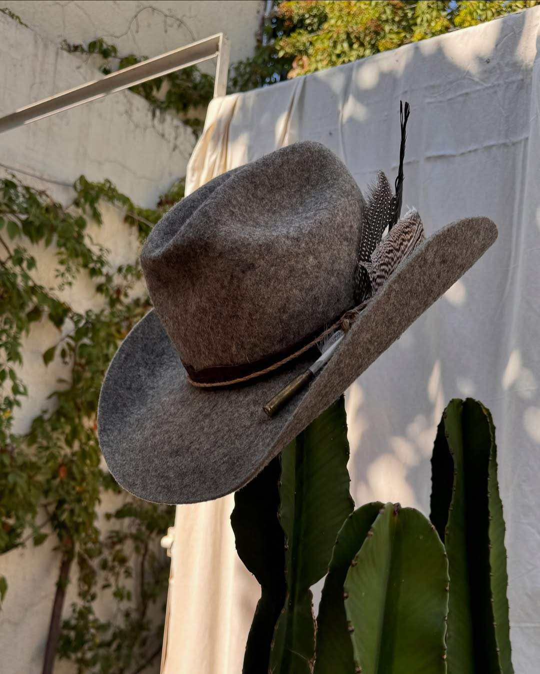 Western wool felt cowboy feather hat